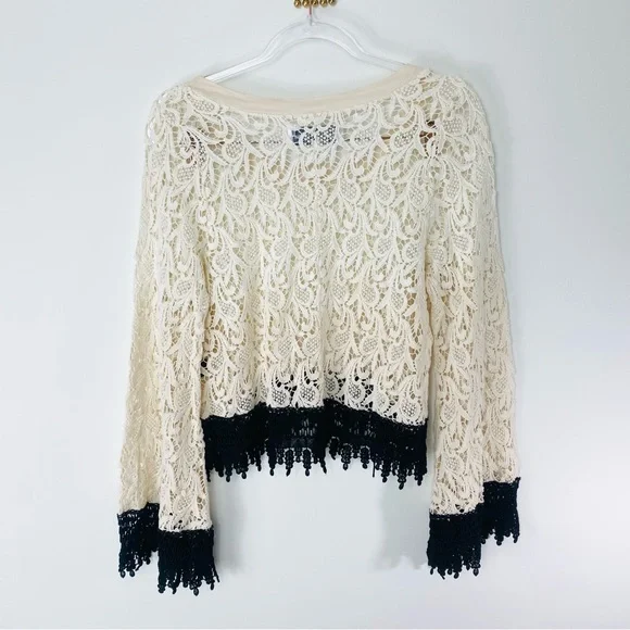 DRESS THE POPULATION BELL SLEEVE TOP - Picture 10 of 11